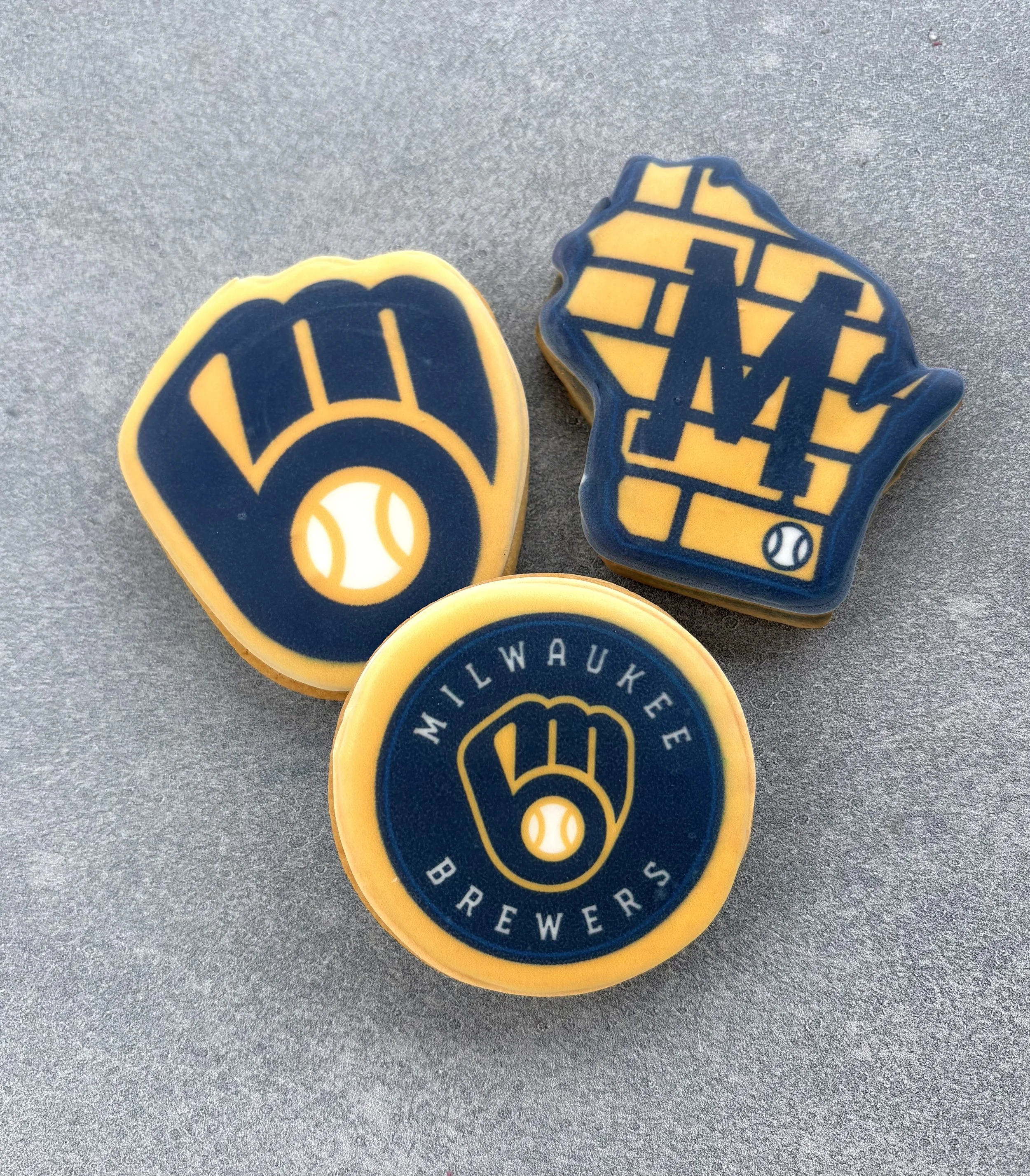 Brewers Baseball logo cookies 