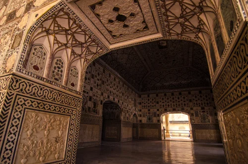 Mirror mosaics of the winter palace
