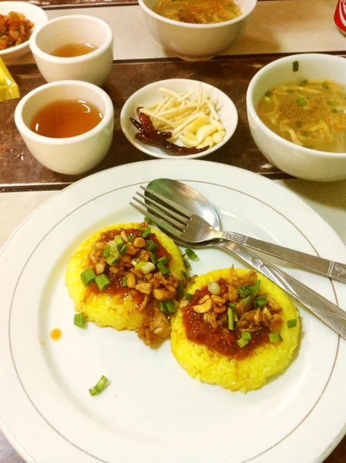 Yellow rice and tomato chutney