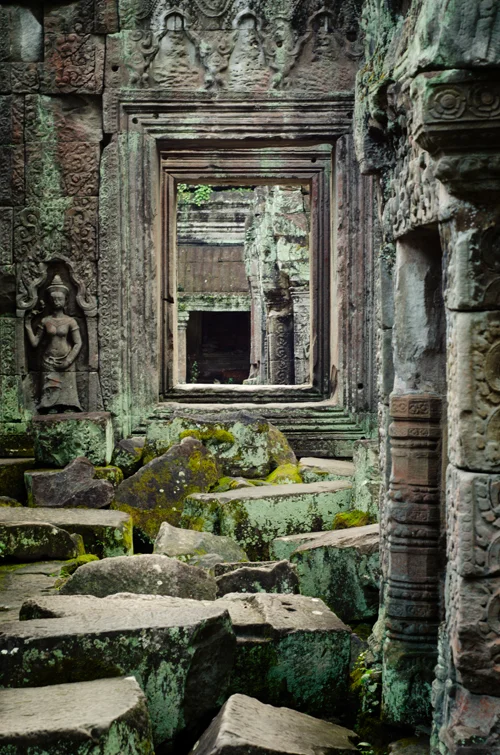 Finally! a nice deserted temple... How serene :P