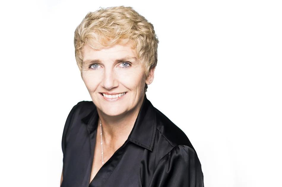 A headshot session for author and speaker Tracey shot by specialist headshot photographer Andre Goosen for Boem Headshots in Adelaide.