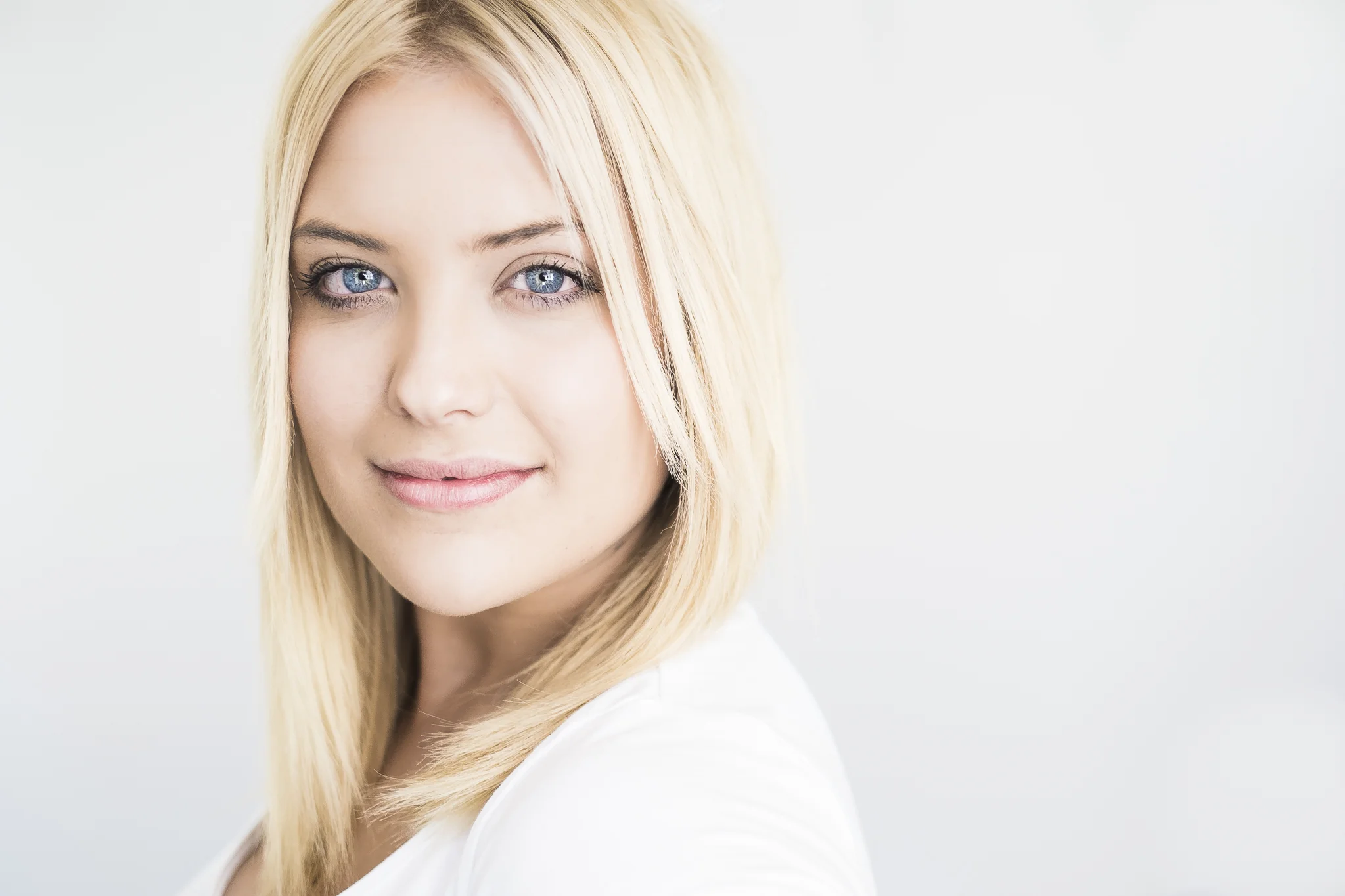 A headshot session for Emma by professional headshot and portrait photographer andre goosen for boem headshots in adelaide
