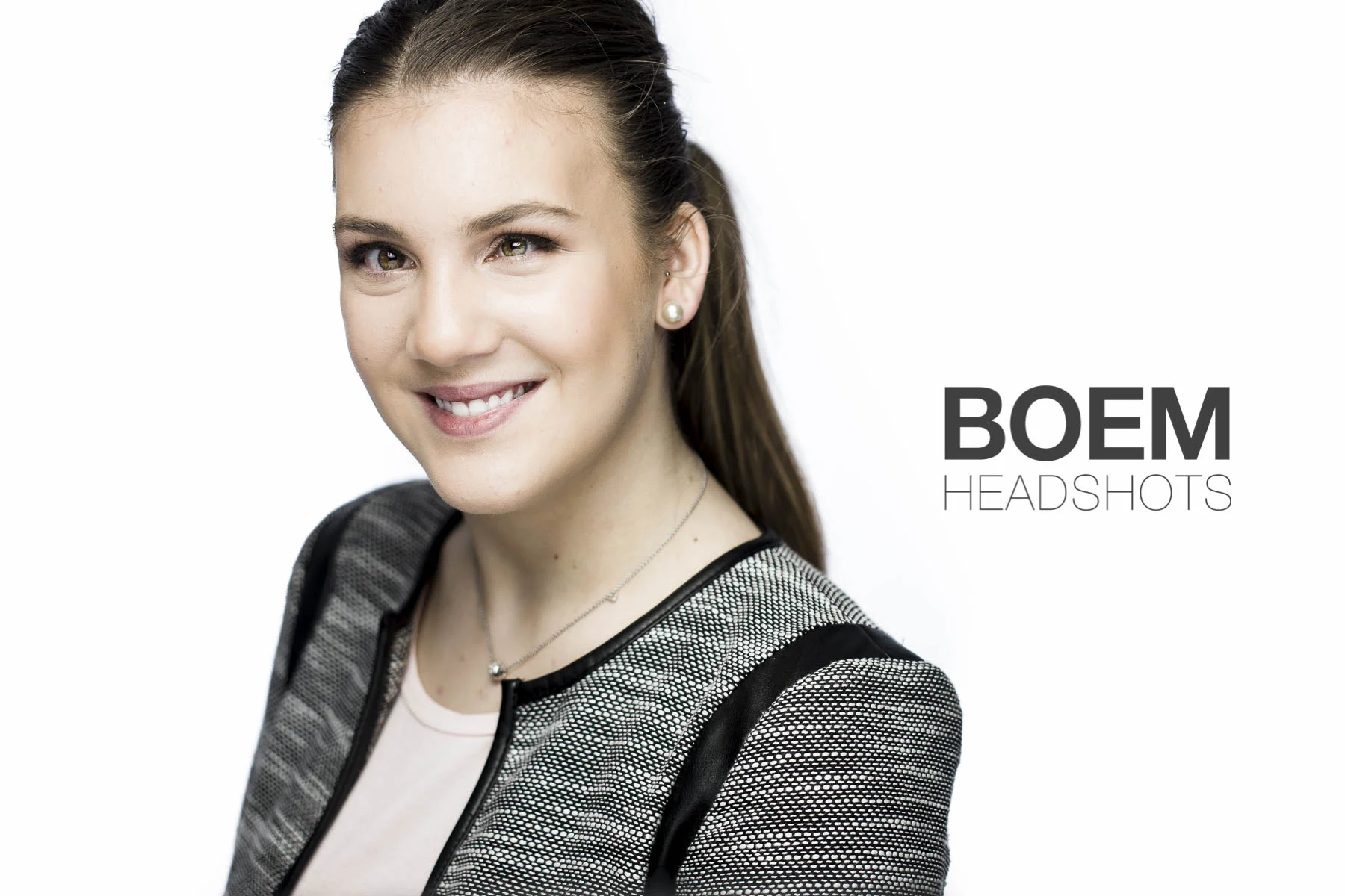 This is the lovely Kate who came in to get some headshots for a very exciting job opportunity she is exploring. We spent an hour shooting a few clean and modern headshots for her and i cant wait to share the rest with you.