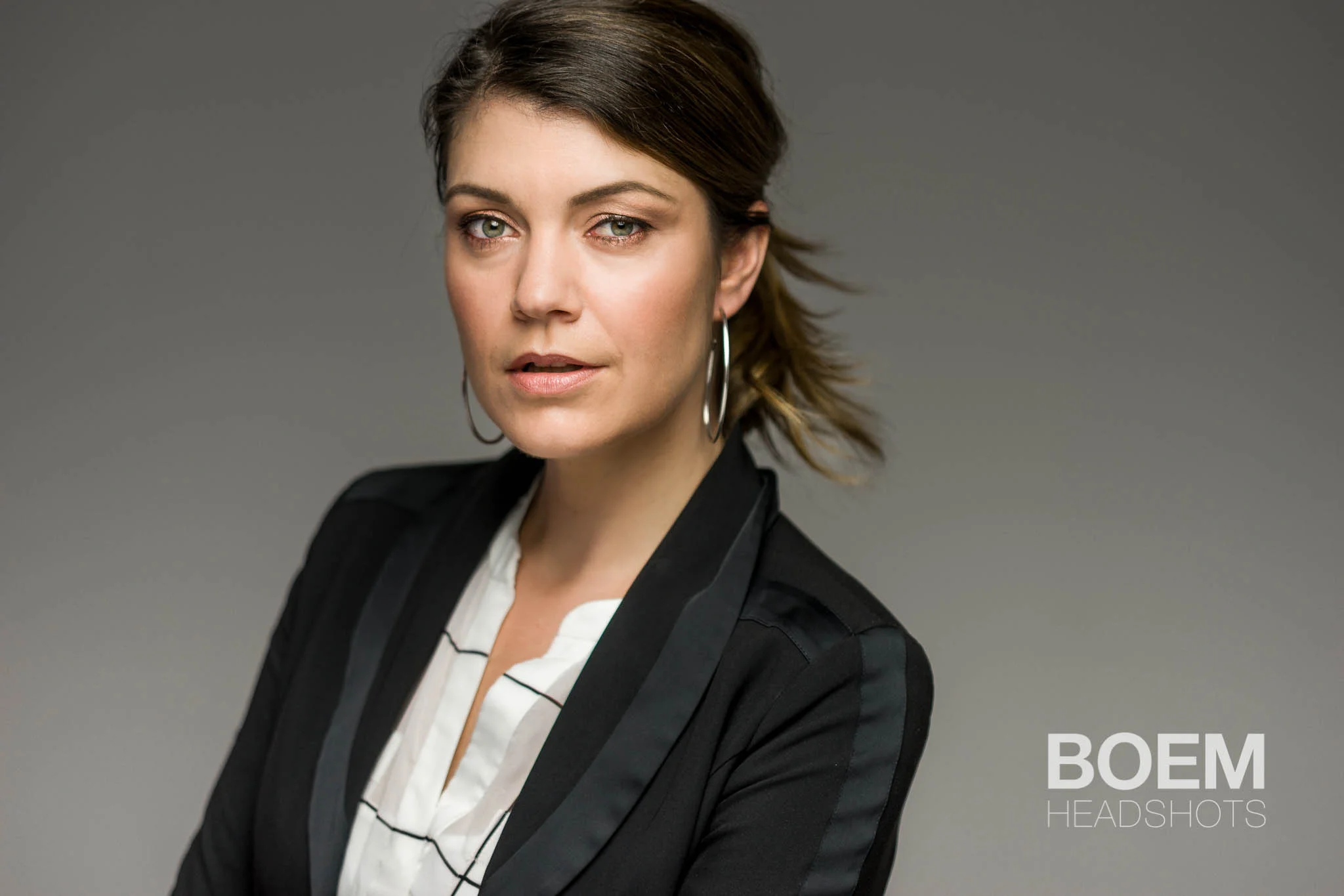 Louise came to see us for a set of corporate headshots she can use to launch a new business here in Adelaide, we spent a couple of hours shooting stylish and modern headshots for her! more to come!