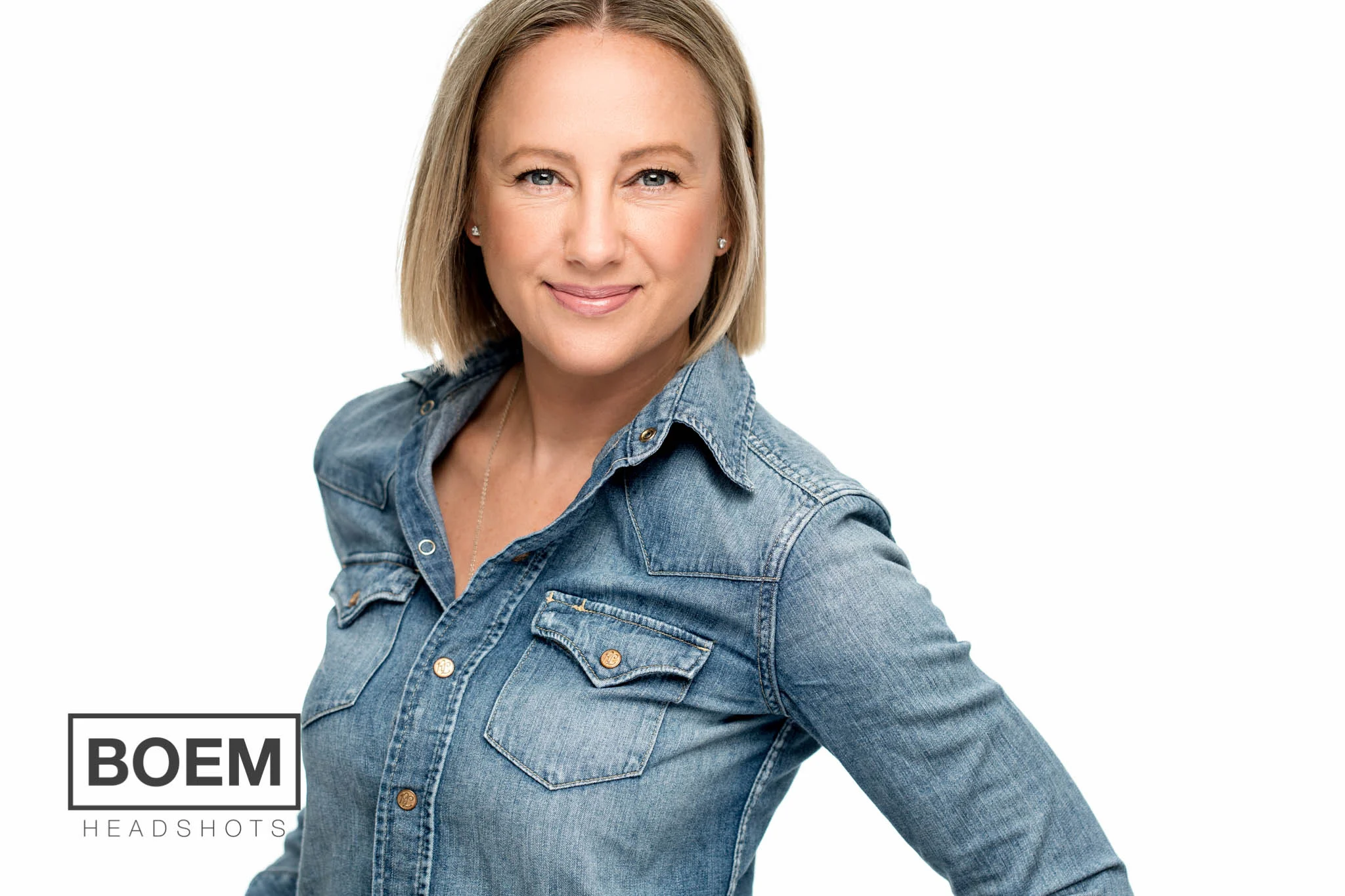 We had the pleasure of having Sarah in the studio today for her marketing and branding images. It was such a blast working with her on her look and i'm totally in-love with this awesome headshot.