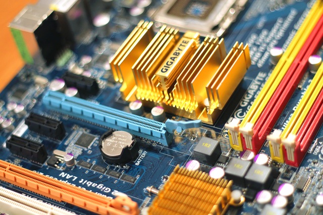 technology-computer-chips-gigabyte.jpg