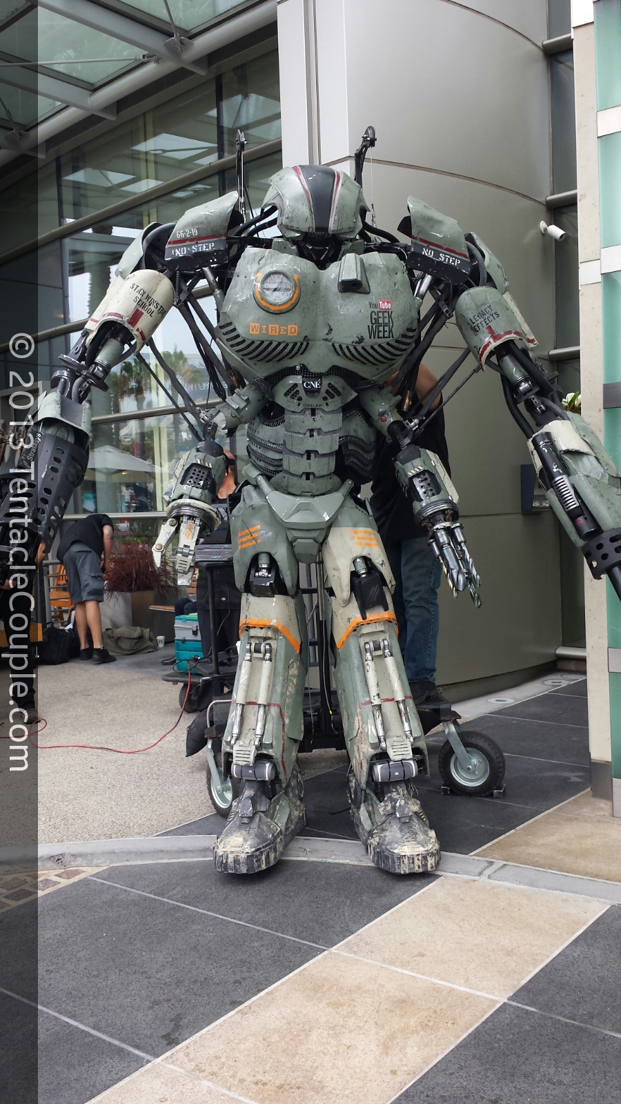 San Diego Comic-Con 2013 - Handle with care