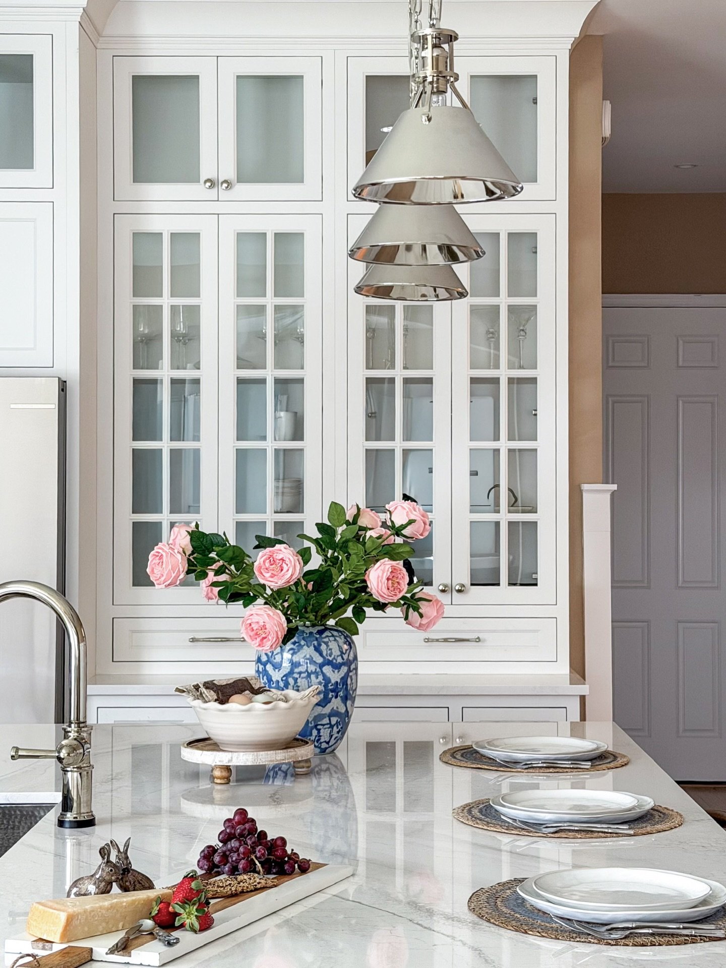 This classy kitchen is ready for Easter Brunch @cambriasurfaces @showplacecabinets @intlhvlgroup @kohler

Designer: @ginadragodesign
Cabinetry: @joe57bc1  Counters: @solidimagellc
Contractor: @overholtcontracting 

Photography: @overholtcontracting
