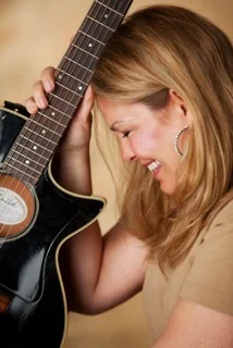 Leanna color With Guitar.jpg