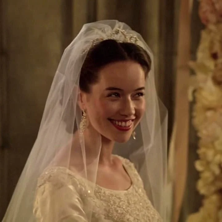 As seen on Reign | Anna Popplewell as Lady Lola in an Edera headpiece