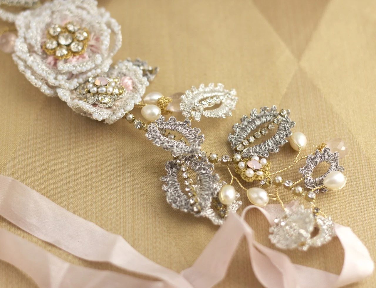 aphrodite-rose-hair-vine-det1.jpg