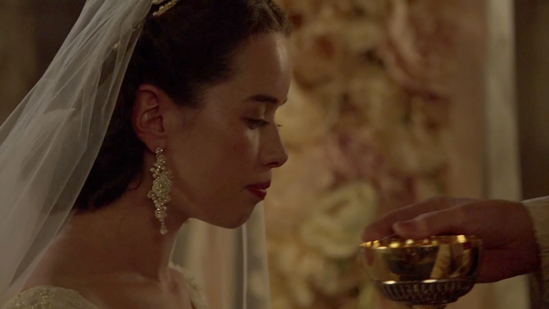 Actress Anna Popplewell wears an Edera 'Orange Blossom' crown and 'Delphinium' earrings on CW Channel's Reign. 