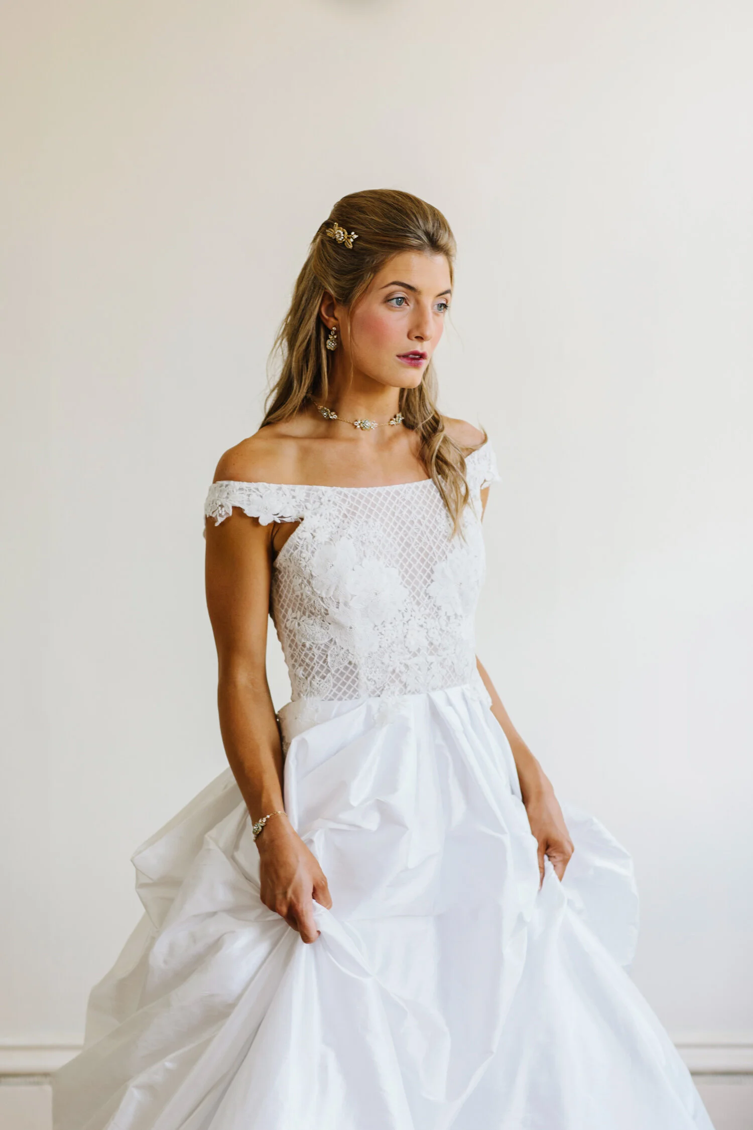 Dainty Gold Wedding Choker Vintage Inspired Bridal Necklace Simple Lace Crystal Pearl Choker Edera Jewelry Couture Lace Bridal Accessories