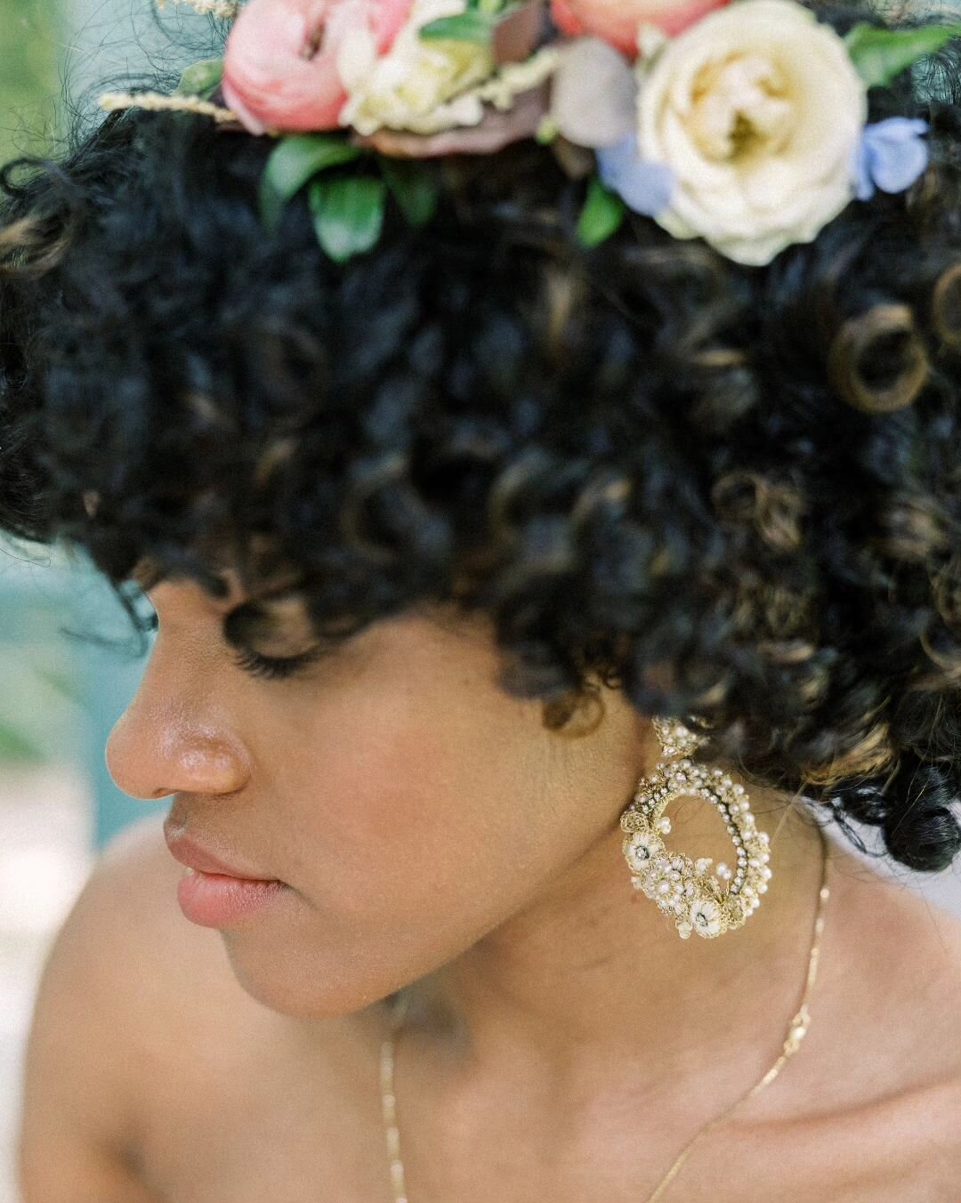 The Tuileries Earrings, paired with shades of Pantone's Color of the Year, Peach Fuzz, in a dreamy bridal editorial photographed by @Soulshine.photo.film. I love how the gold lace accents of the earrings harmonize with this warm pastel hue. ⁠
⁠
Credi