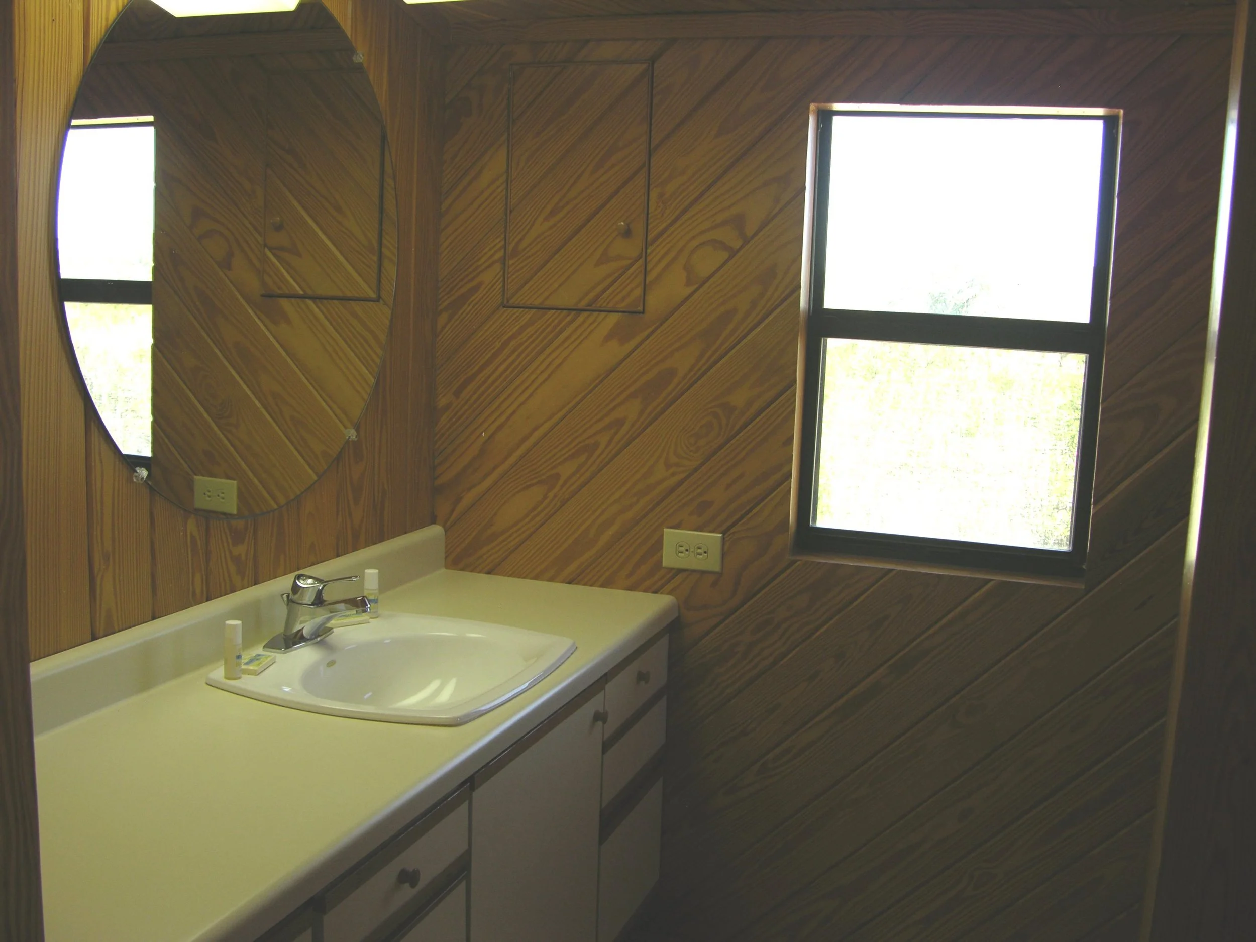Bathroom4.JPG