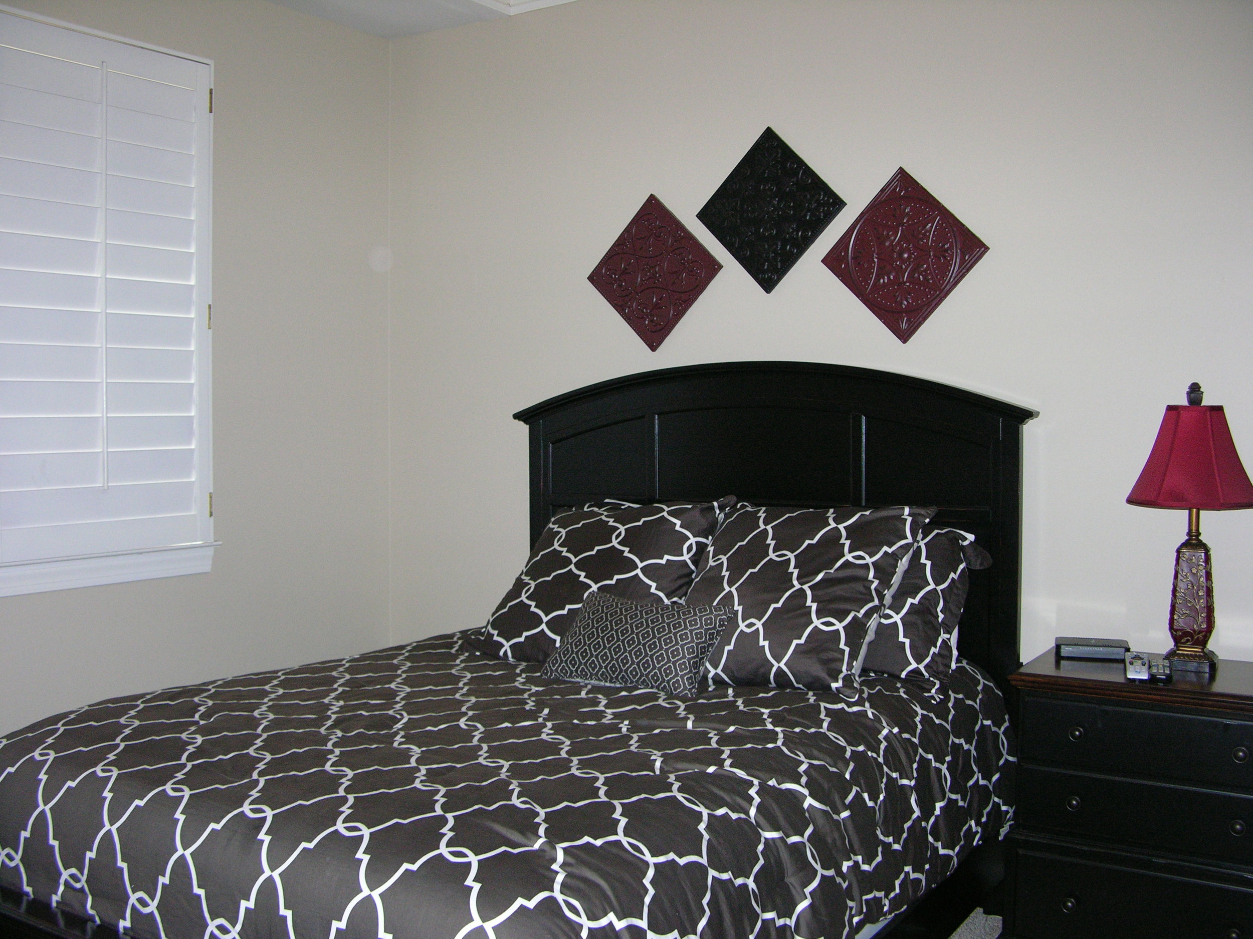 B-201 1st bedroom.JPG