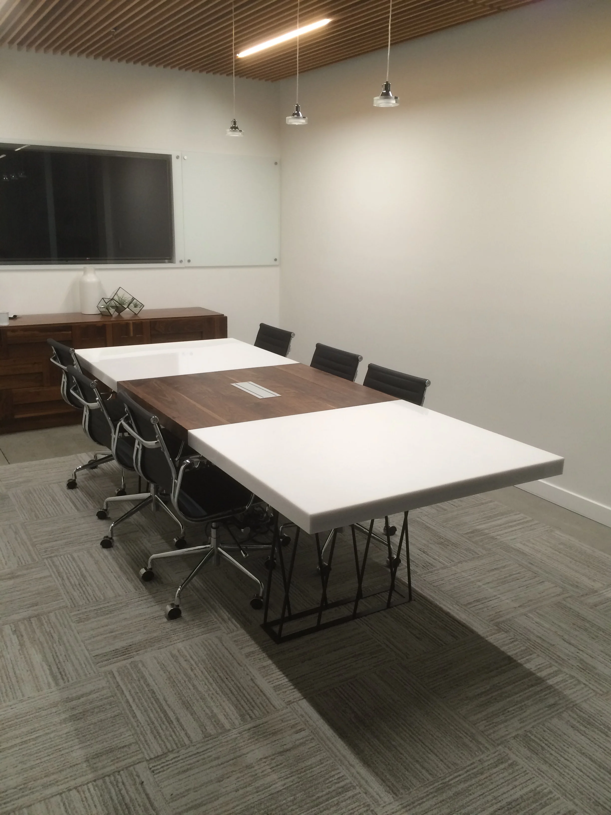 Colmena Board Room Table