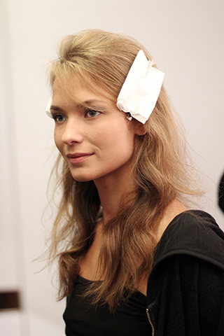  VERONICA BEARD | BACKSTAGE NYFW | SS 2015 | ORIBE HAIR CARE  Key Hair: Rutger. Hair: Oribe Hair Care Team. Anjelika Martinez for Umbrella Salon. &nbsp;Special Thanks to Talia Thomas of Oribe Hair Care.  Photo courtesy of Oribe.com 