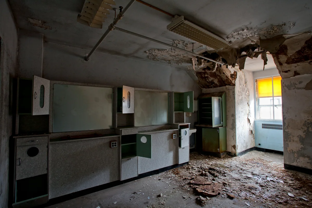 Third floor salon. 