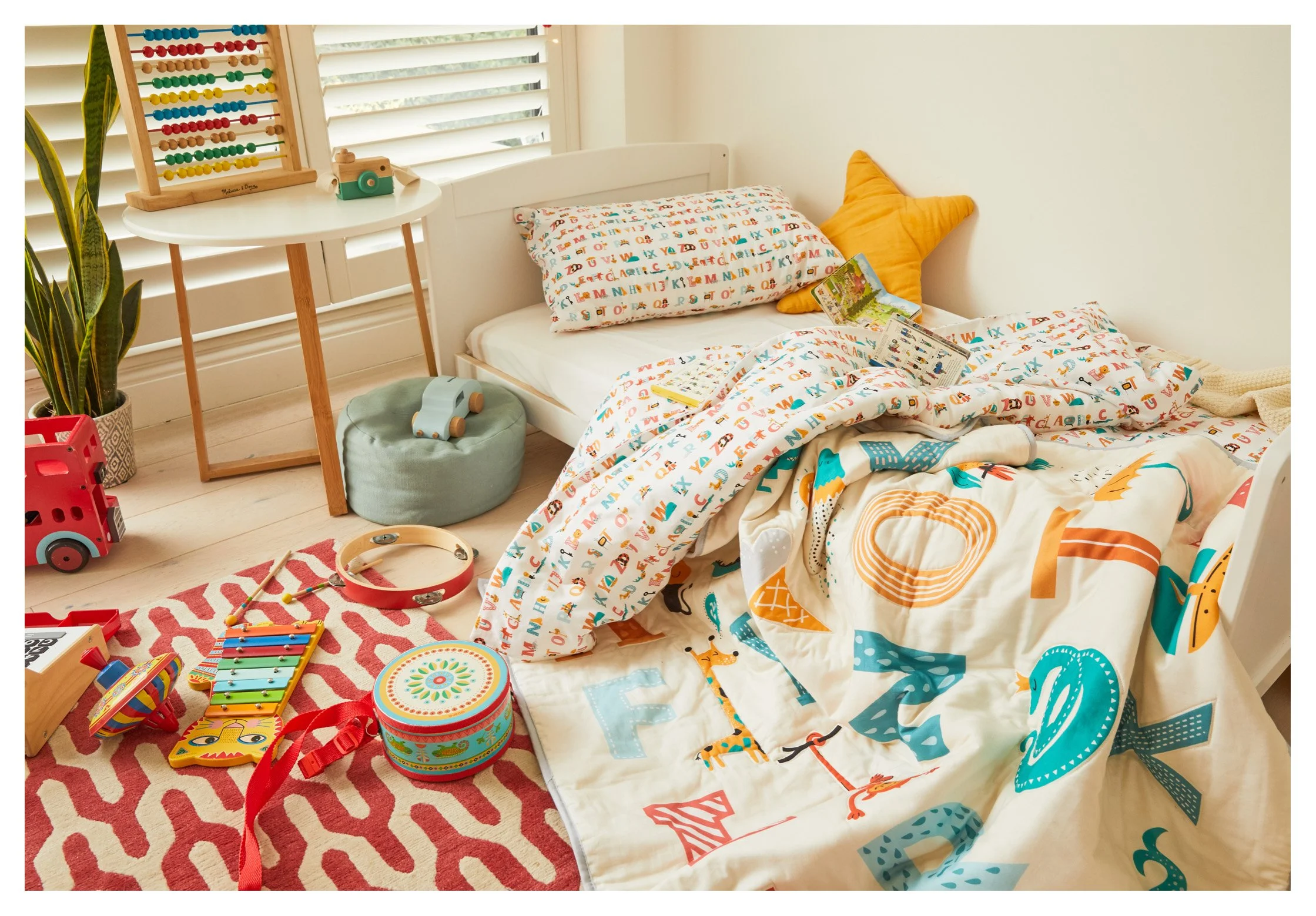 katie-rollings-still-life-childrens-bedding-brochures-advertising-03.jpg