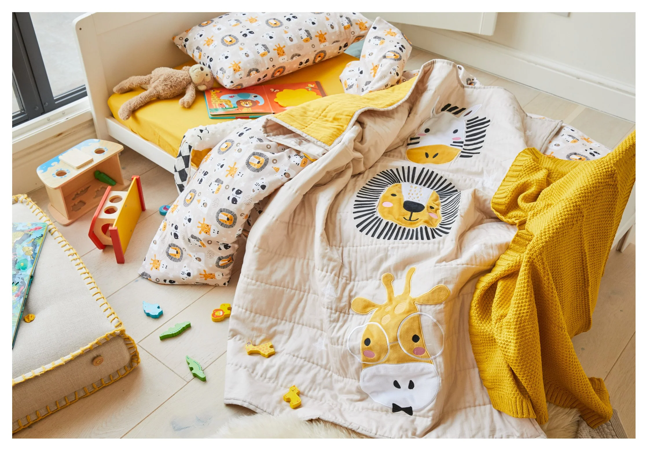 katie-rollings-still-life-childrens-bedding-brochures-advertising-05.jpg