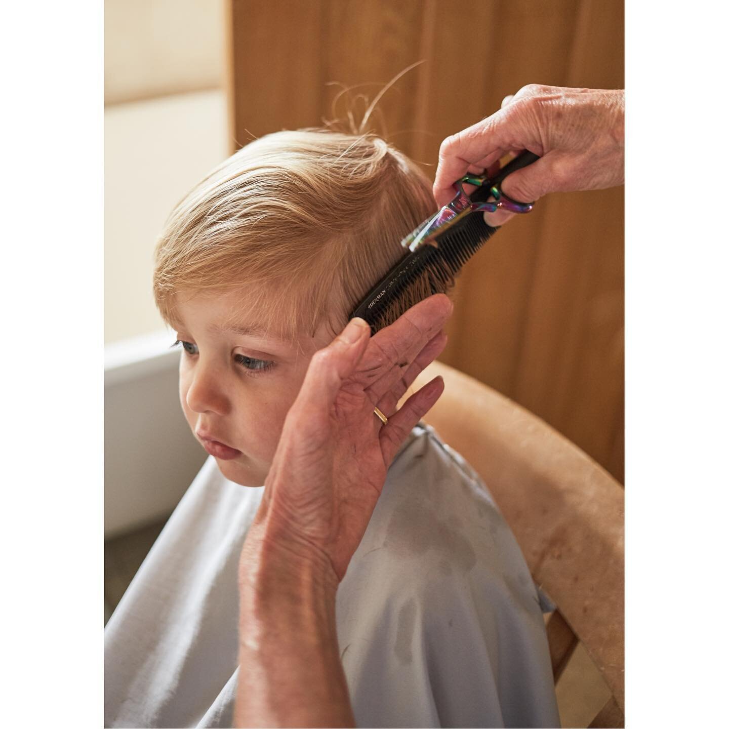 The perks to living at home in the first lockdown 💇🏼, mum has skills I will never master 😆, sorry Oscar you might be waiting a long time for your next hair cut in this lockdown 😬