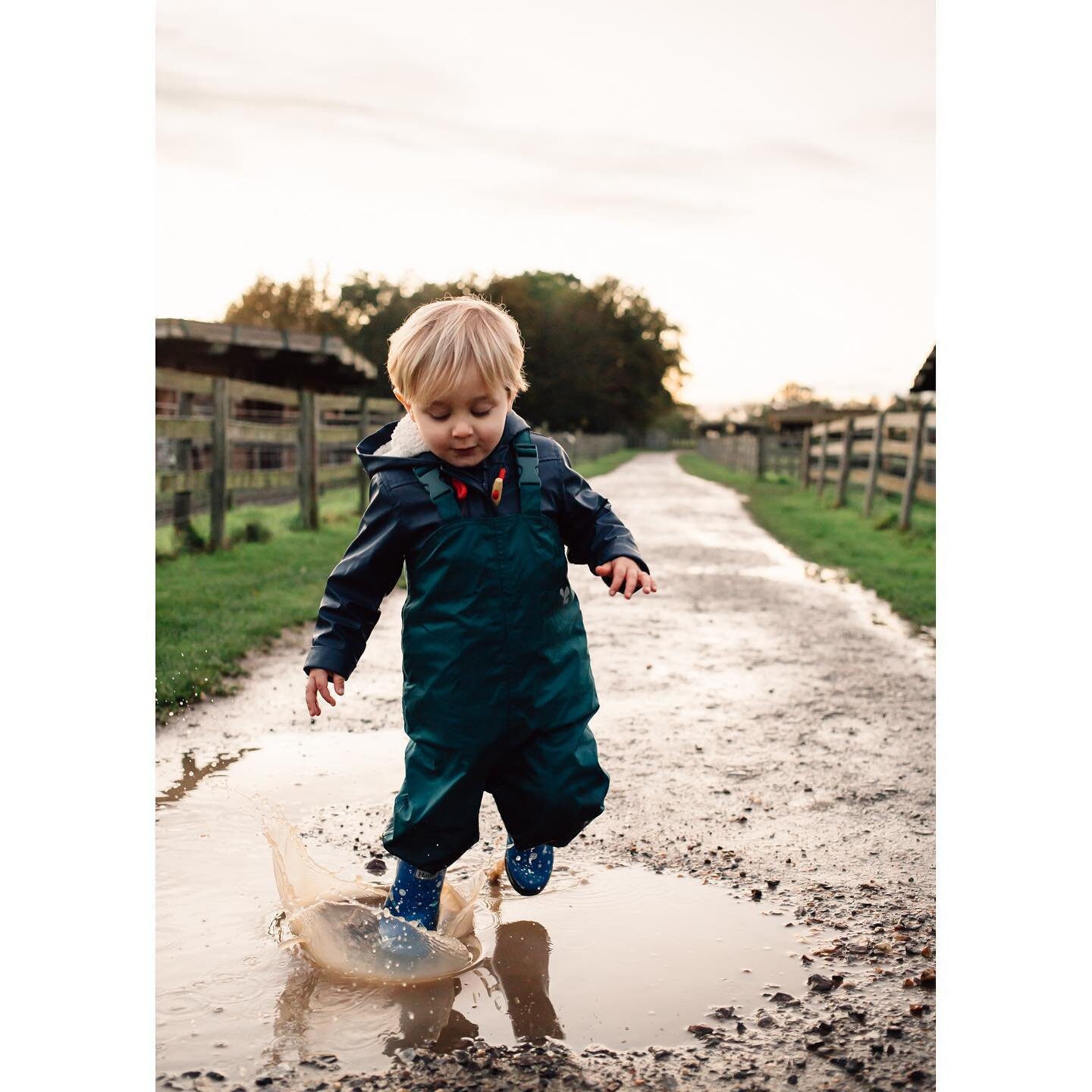 Soaking up the last afternoon light, definitely worth a visit @hobbledown_epsom although I think Oscar was more interested in jumping in muddy puddles!! 💦💦
.
.
. 
#daysoutwithkids #rememberingthesedays #happylittlebuttons #lifecloseup #treasuringli