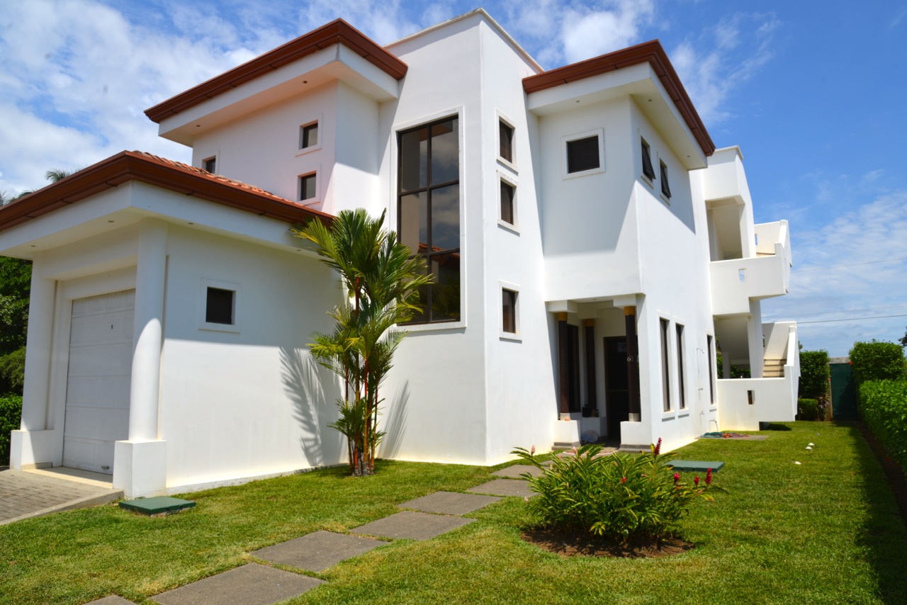 Hermosa_Palms_Front.jpg
