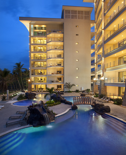 Daystar Diamante del Sol Pool Sunset.jpg