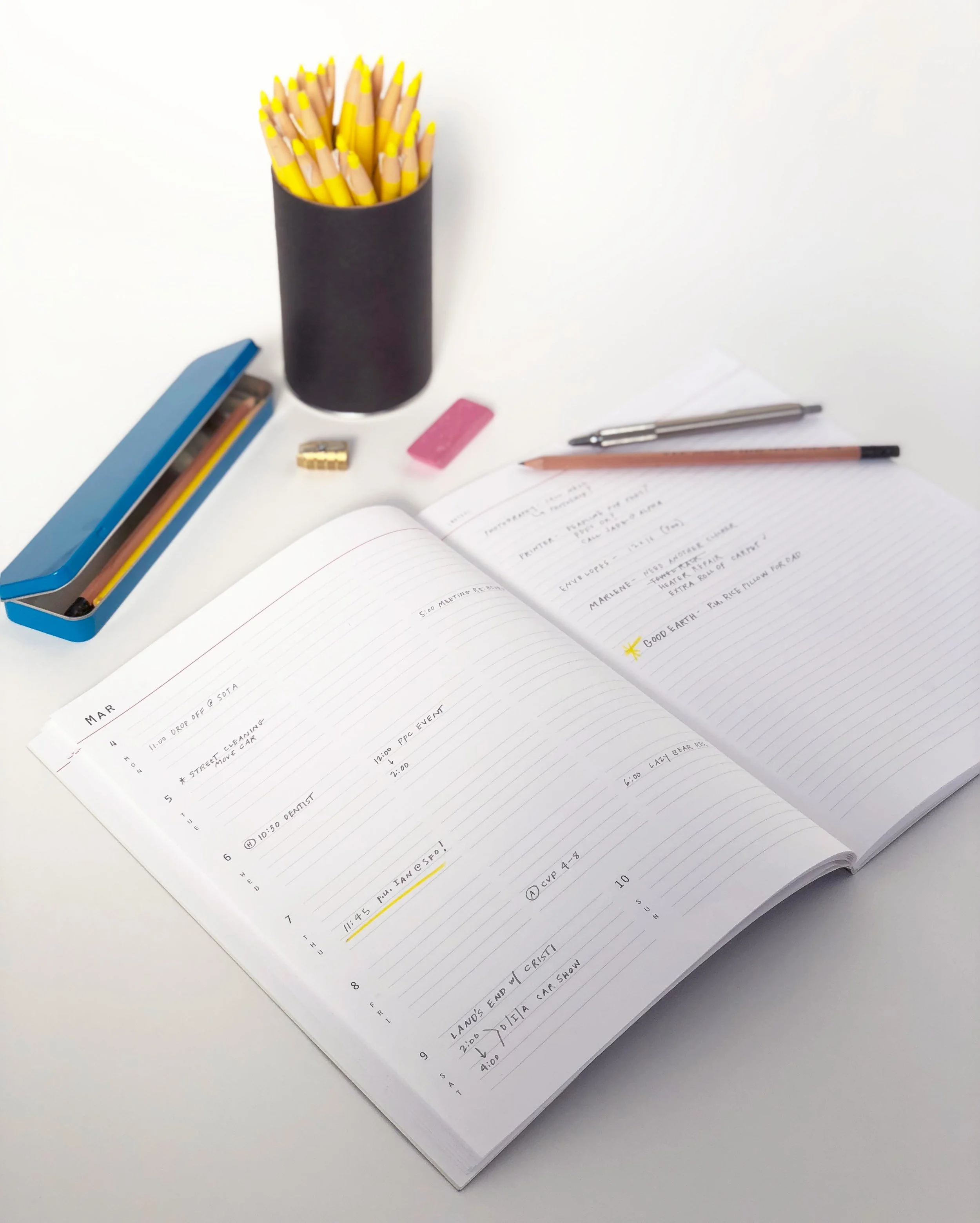 Each week has two full pages - One for dates/appointments, the other for notes