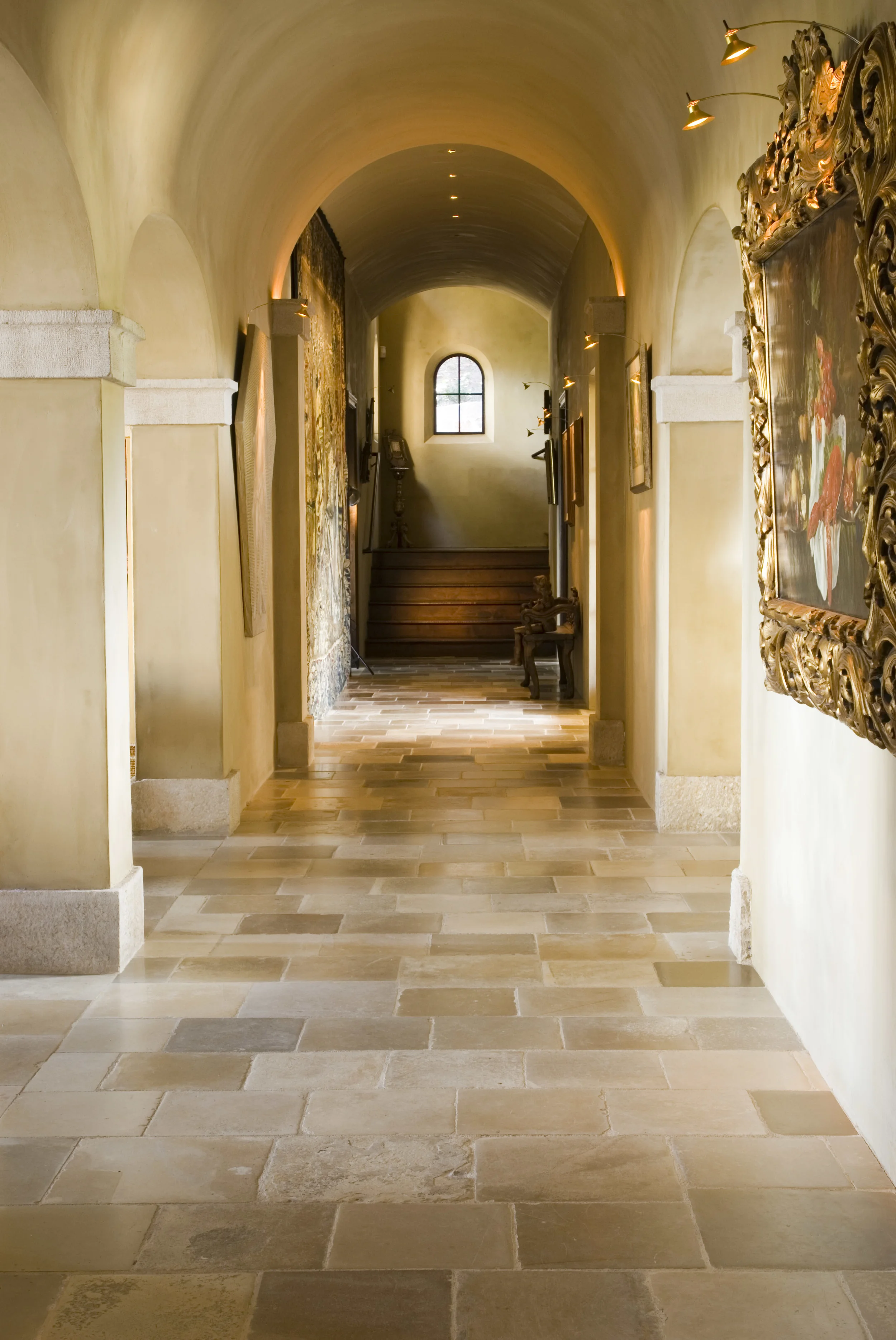 hall1.jpg