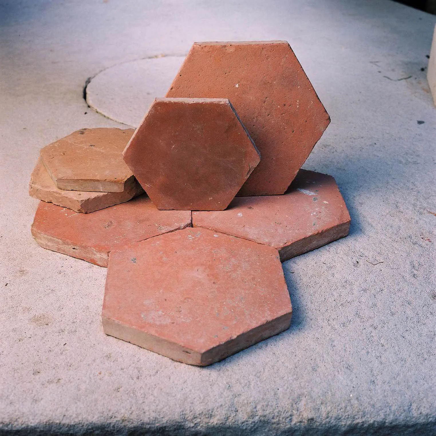 tommettes hexagonal pavers - rouge orange