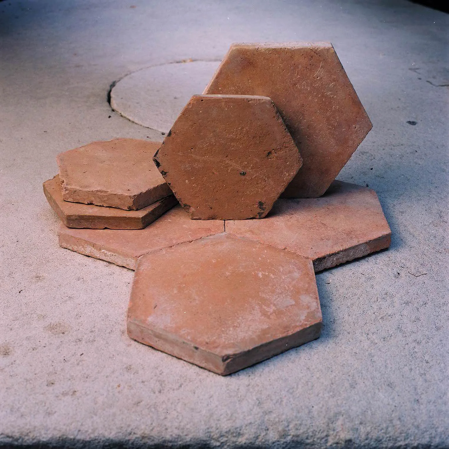 tommettes hexagonal pavers - saumon