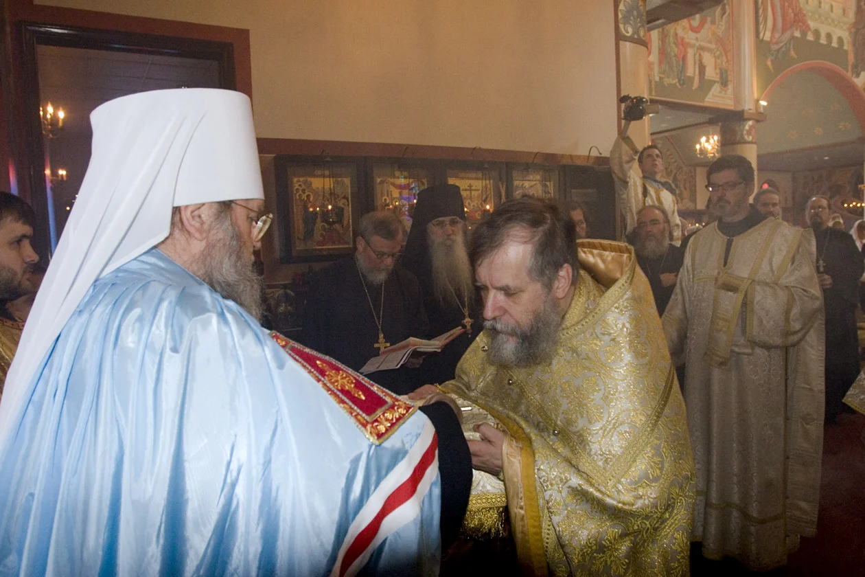 7244%2520Met%2520blesses%2520Fr%2520Theodore%2520%25282%2529.jpg