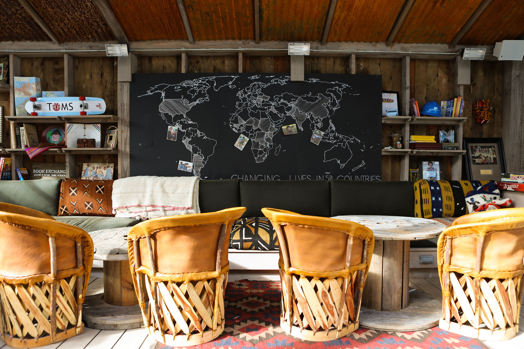06-TOMS AK Store-Back.jpg