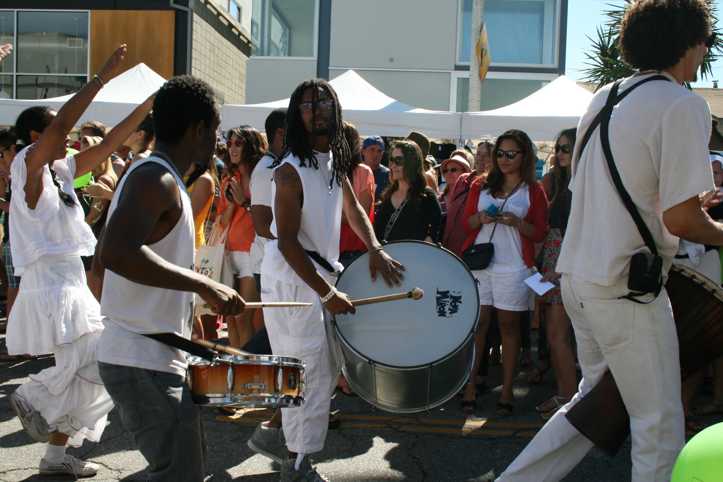  Abbot Kinney Festival drum circle and dancers. (Photo by Kathy Urso) 