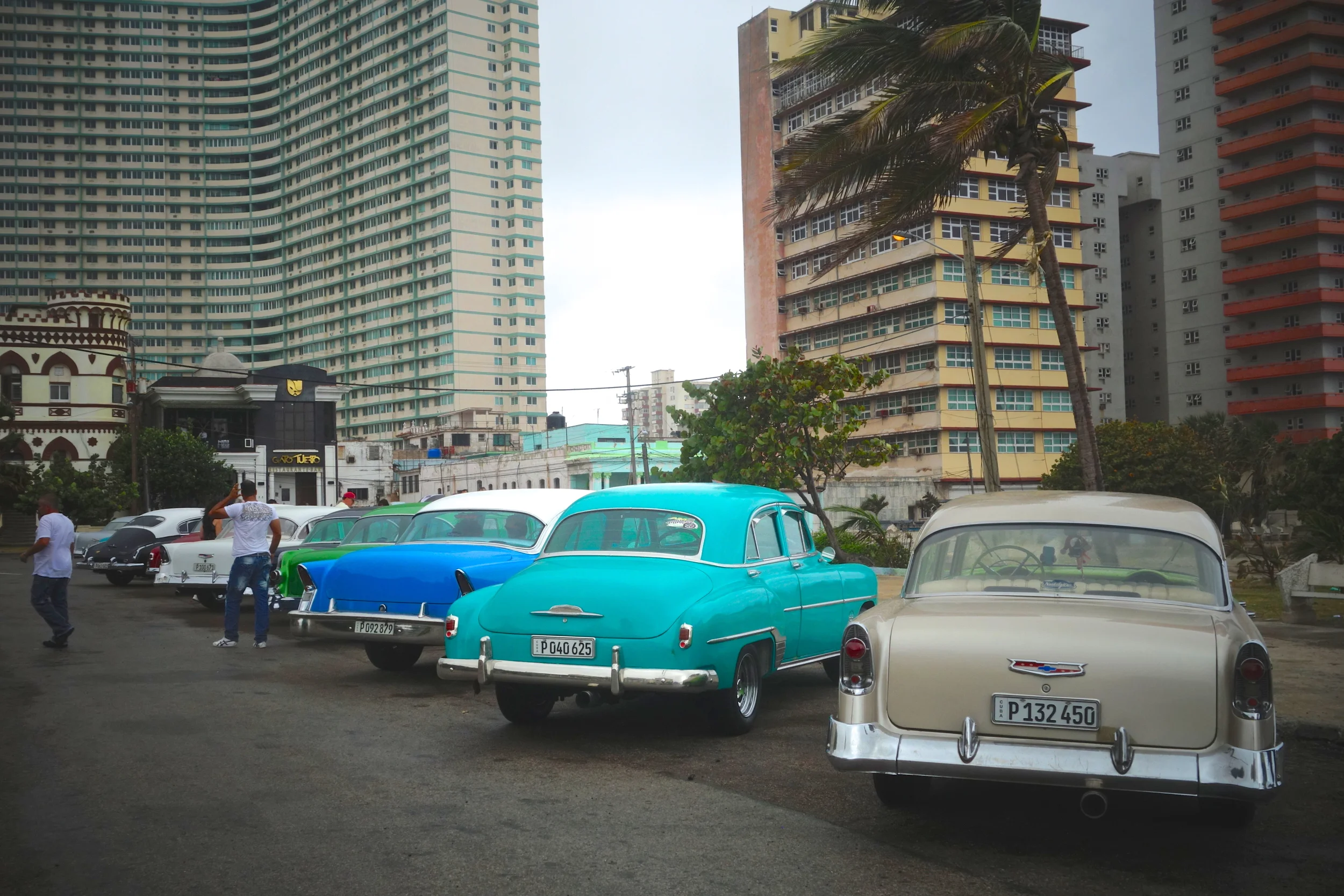  Nearby hotels were a popular playground for American celebrities and mobsters. The Havana Riviera, the big one here off to the left was built in 1956 by Meyer Lansky. It resembled and rivaled the original Riviera Casino in Las Vegas. 