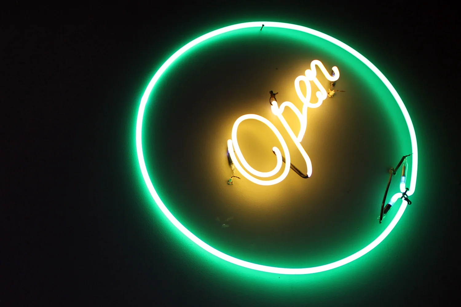  When entering his studio, and passing under the neon "Open" sign, Budman says: "It's much more important to be open than closed. There's a nugget of wisdom." 