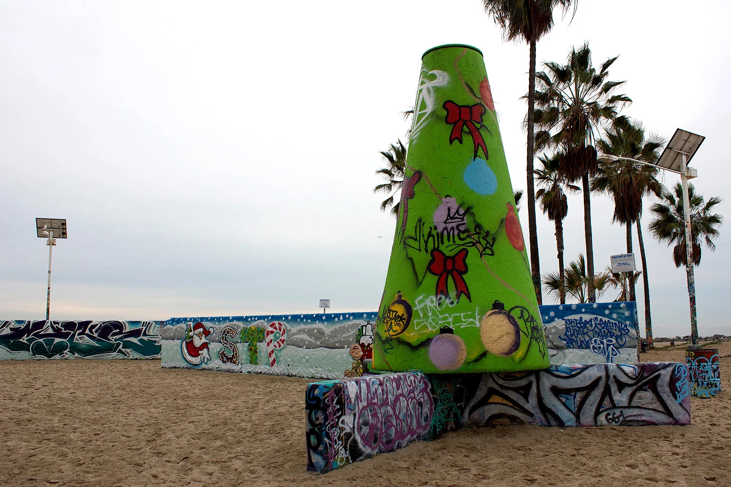 xmas-stp-grafitti-walls-5.jpg