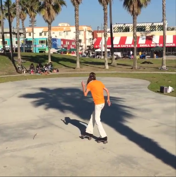 This Boardwalk Roller Skater Is Dynamite