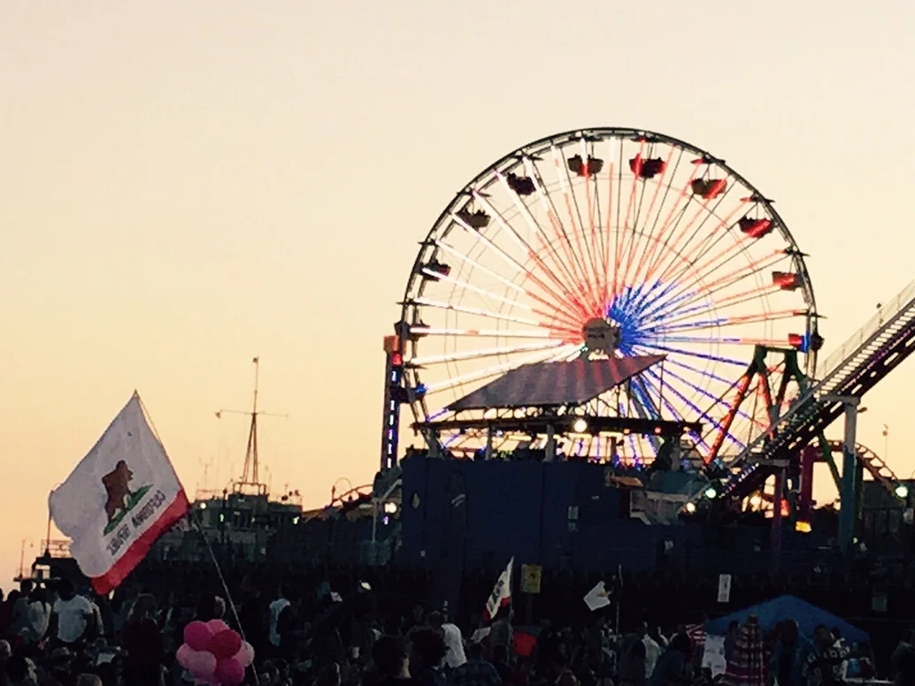 Weekend Events: Art Mixers, Pier Concert, Oakwood Movie Night, Save The Dates