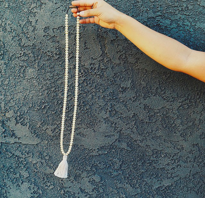 Ashwood Avenue // Santo Necklace White