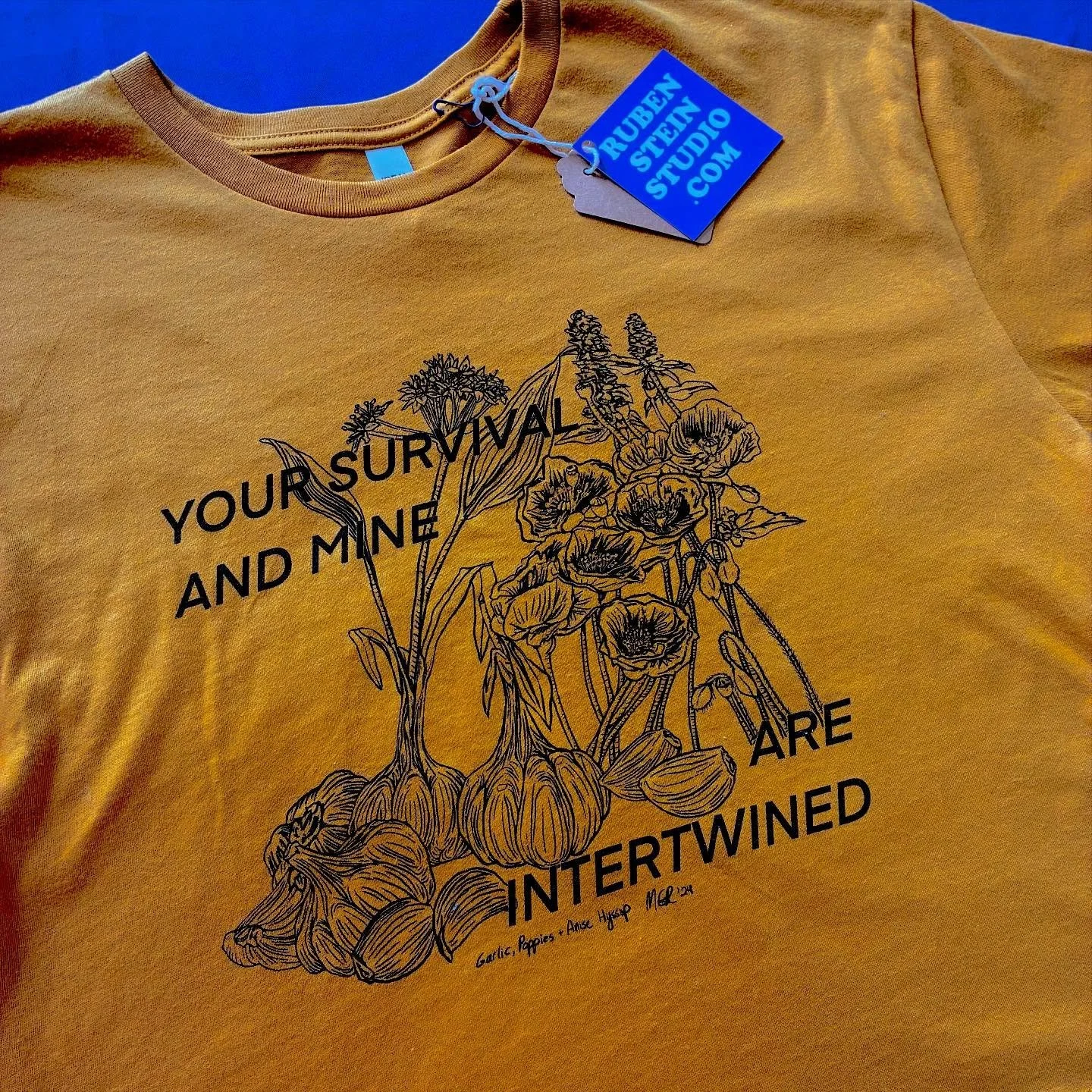 𝙔𝙊𝙐𝙍 𝙎𝙐𝙍𝙑𝙄𝙑𝘼𝙇 &amp; 𝙈𝙄𝙉𝙀 𝘼𝙍𝙀 𝙄𝙉𝙏𝙀𝙍𝙏𝙒𝙄𝙉𝙀𝘿
Garlic 🧄 Poppies 🌺 Anise Hyssop 🪻

Crop tops, Regular Fit T-Shirts + Sweatshirts available in my online shop

Free pick-up available in Minneapolis 

https://rubensteinstudio.c