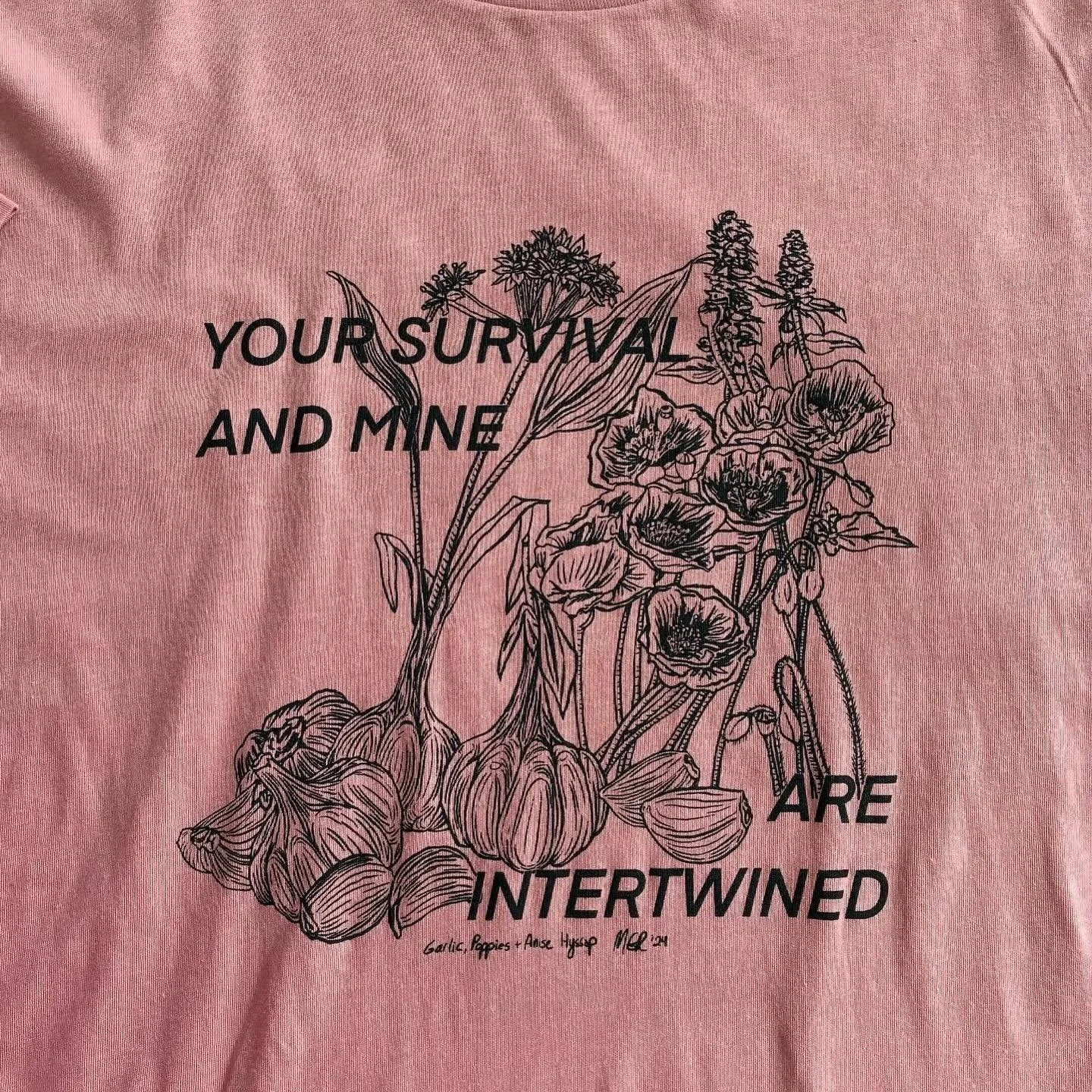 𝙔𝙊𝙐𝙍 𝙎𝙐𝙍𝙑𝙄𝙑𝘼𝙇 &amp; 𝙈𝙄𝙉𝙀 𝘼𝙍𝙀 𝙄𝙉𝙏𝙀𝙍𝙏𝙒𝙄𝙉𝙀𝘿
Garlic 🧄 Poppies 🌺 Anise Hyssop 🪻

Crop tops, Regular Fit T-Shirts + Sweatshirts printed in Minneapolis, MN. Available now in my online shop!

https://rubensteinstudio.com/art-