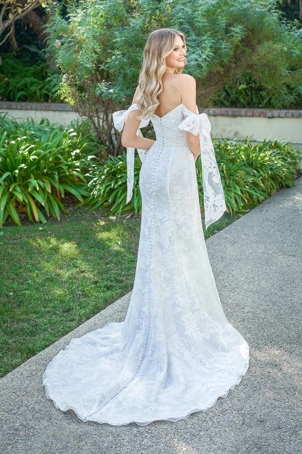 Jasmine Couture Lady In Lace Jasmine Couture Lady In Lace
