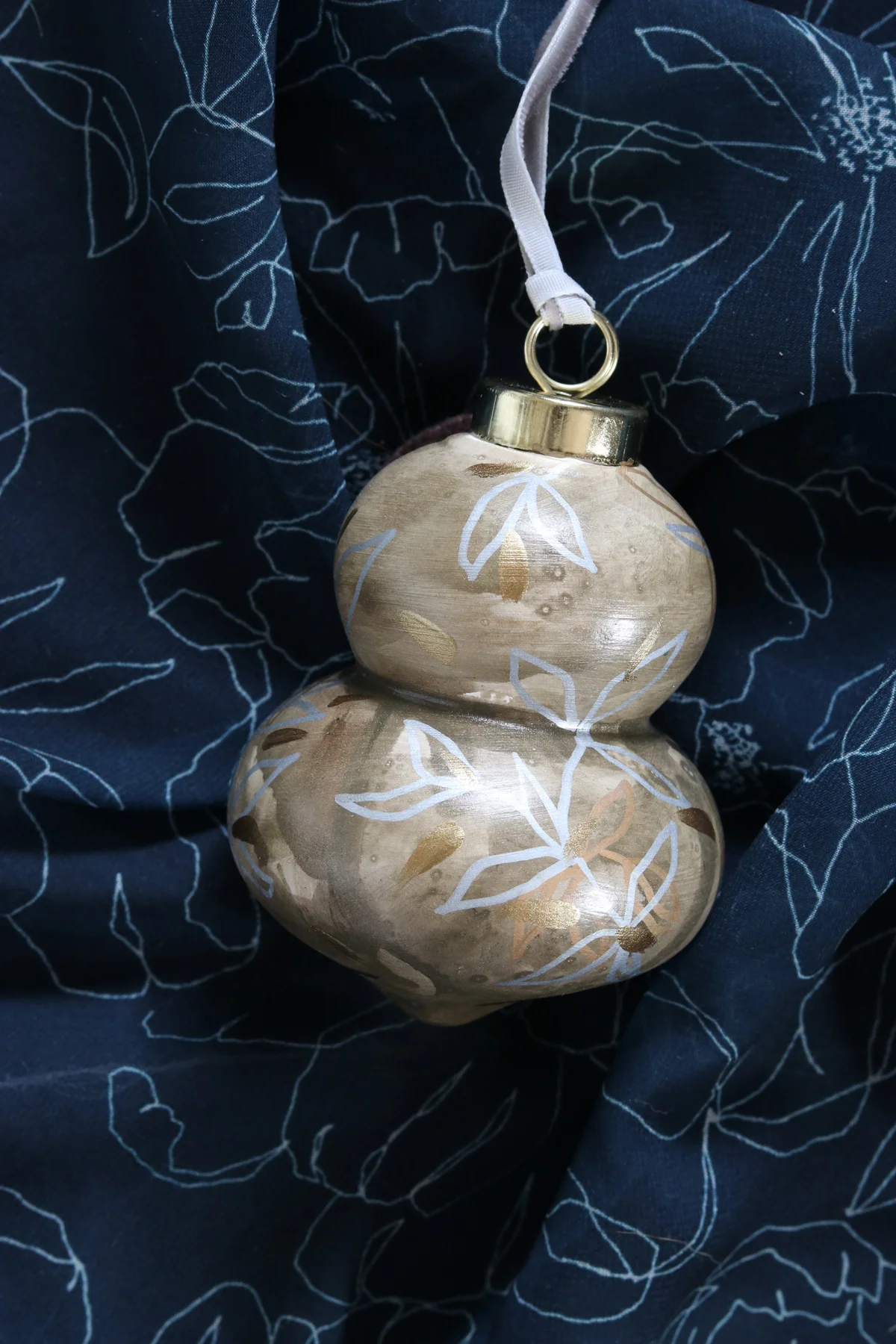 Ornament 25.jpg