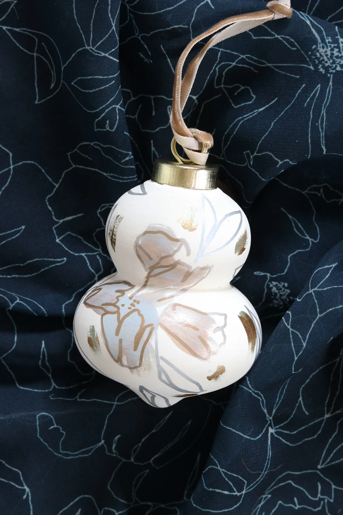 Ornament 24.jpg