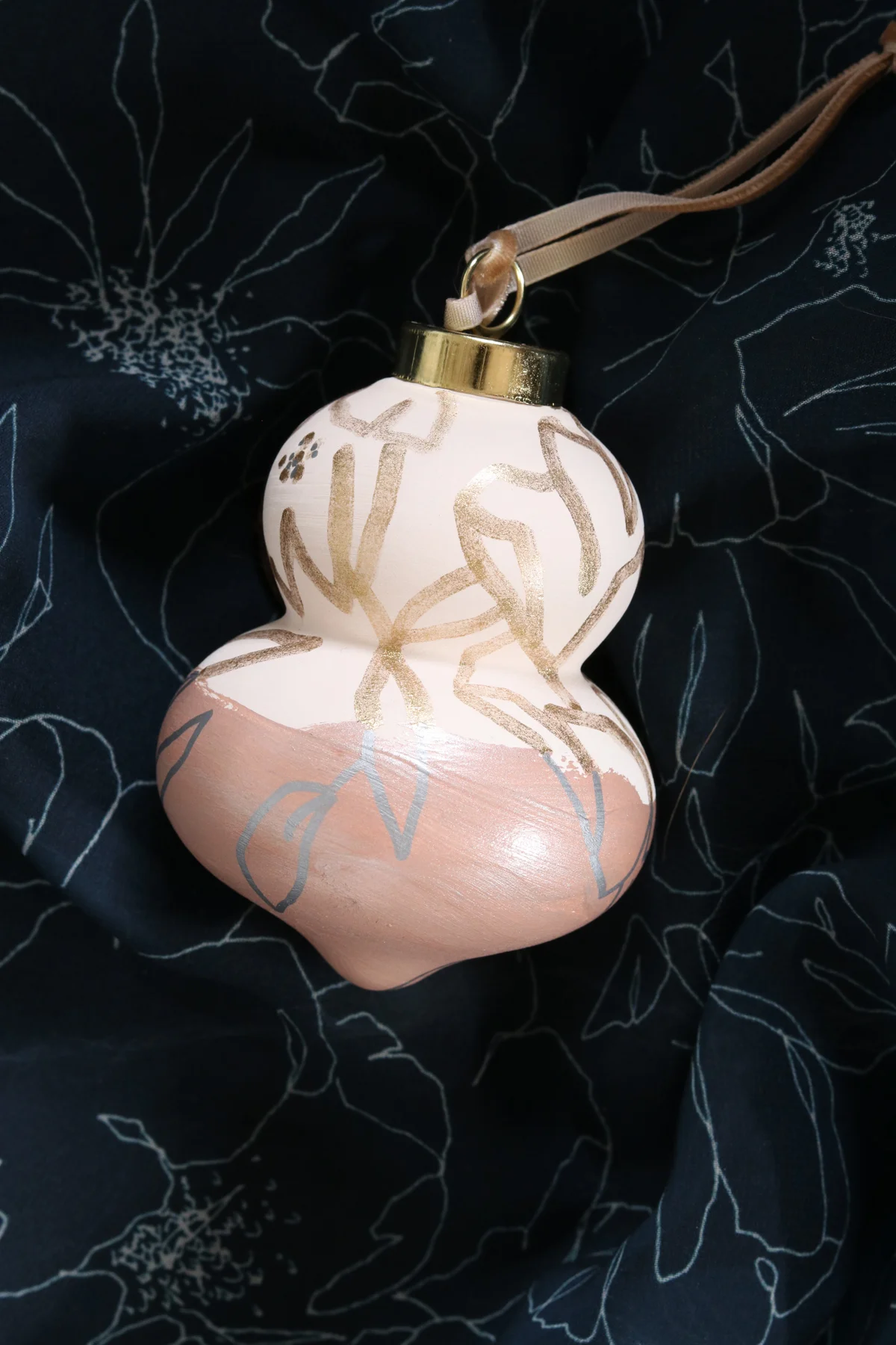 Ornament 43.jpg
