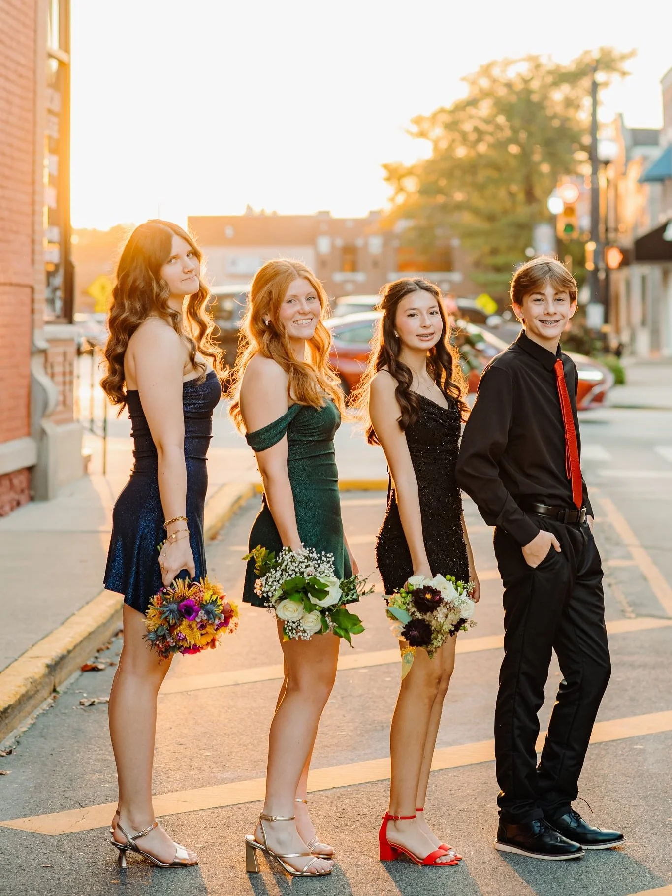 What a bunch of good looking people! 😍