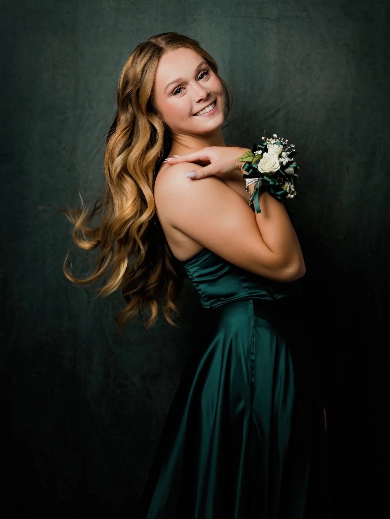 Hannah, you looked radiant What is stunning dress! You guys look great together!! Happy Senior Sunday!

#winterformal2026 #turnabout #cphs #senioryear🎓❤️ #greengown